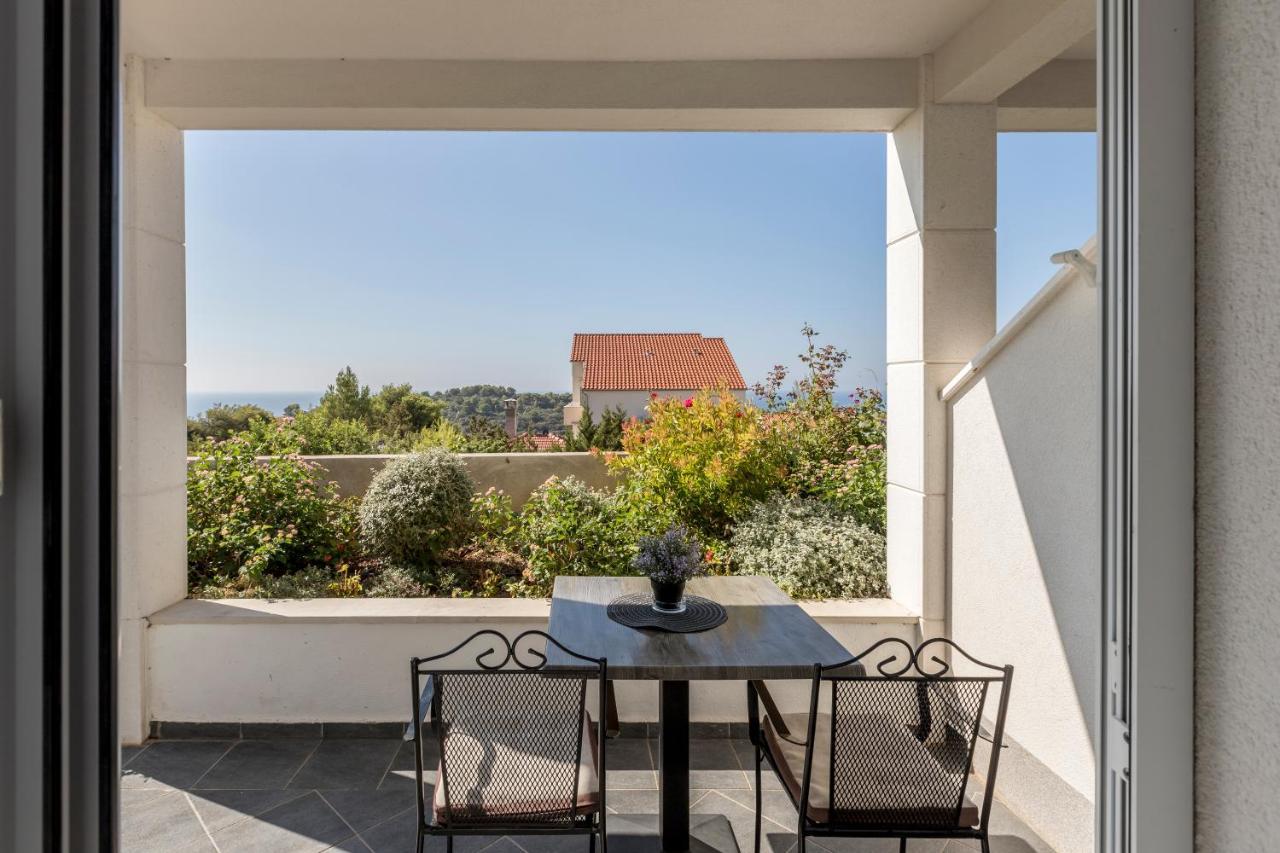 Gostinjska kuća Hvar De Luxe 3*